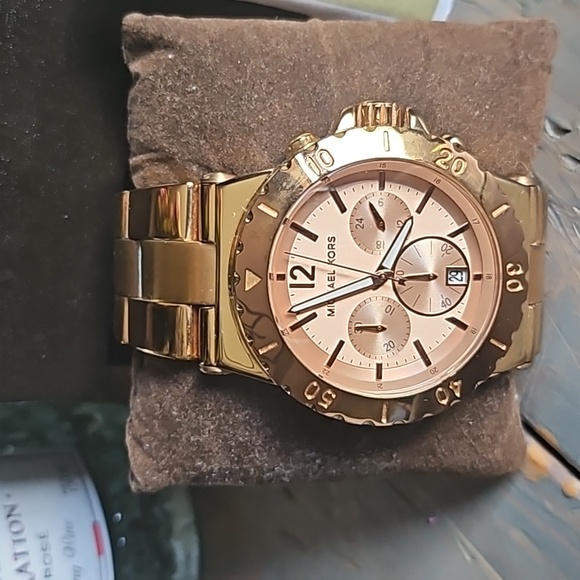Michael Kors Rose Gold Watch - Picture 1 of 9
